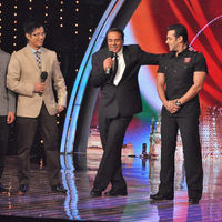 Dharmendra and Salman Khan promotes the movie 'Bodyguard' pictures | Picture 63768